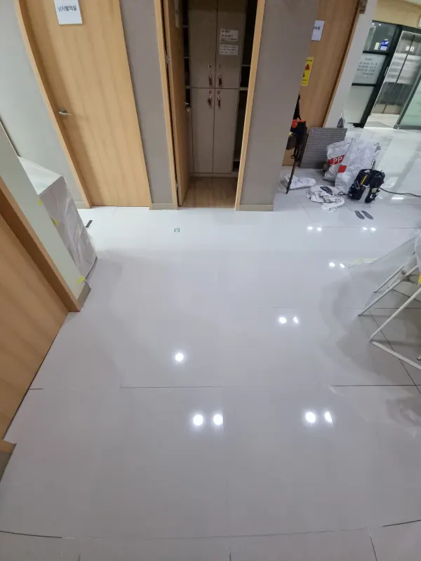 벽 타일 들뜸 재시공
